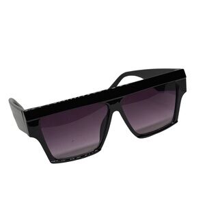 Chic Black Oversized Frame Shield Sunglasses